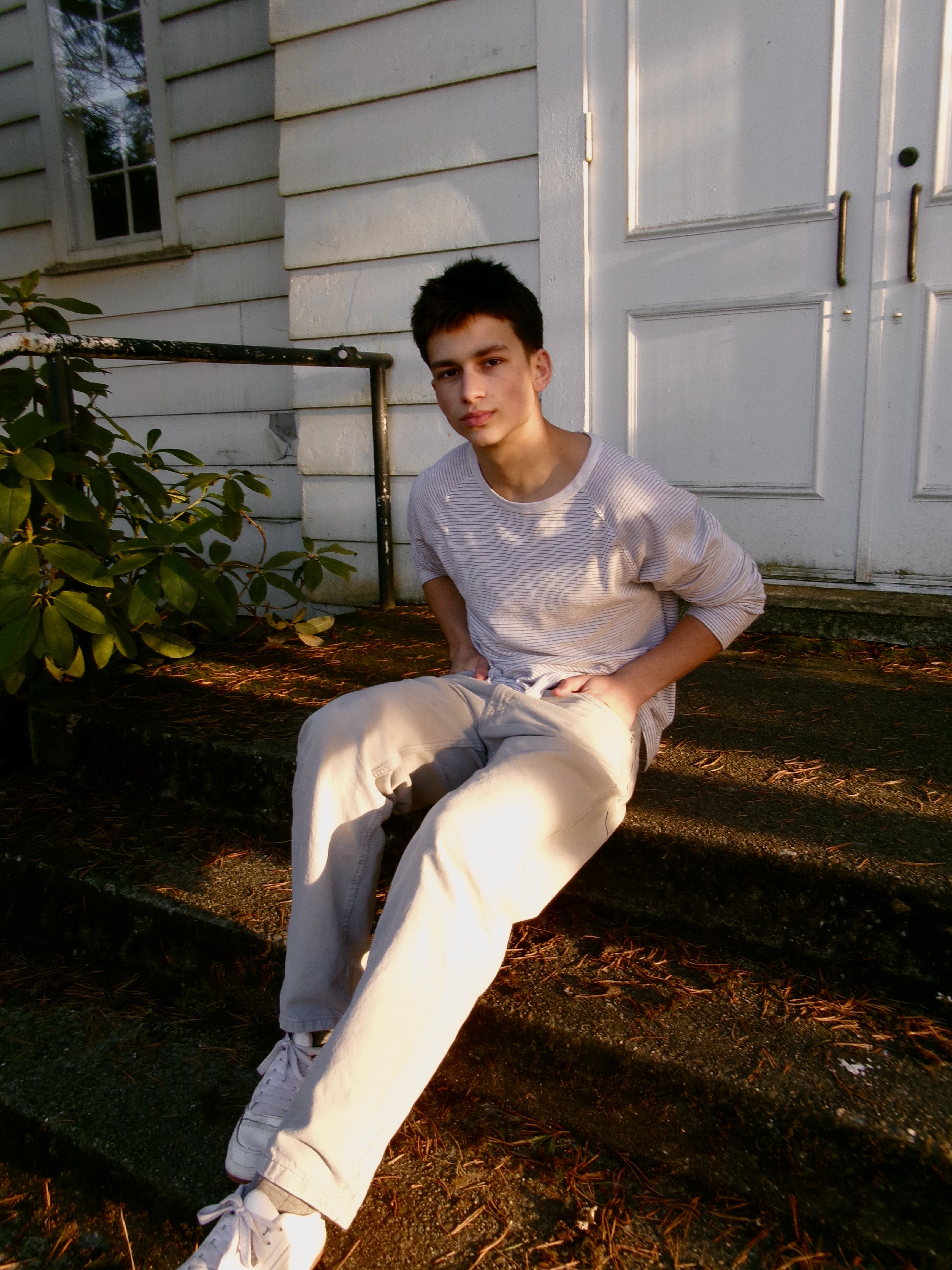 Romantic portrait session with dreamy natural backdrop